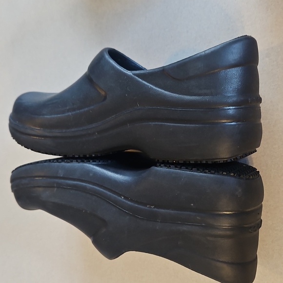 Crocs Black Nursing Clogs - Picture 6 of 10